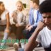O que significa quando alguém te ignora de propósito, segundo psicologia
