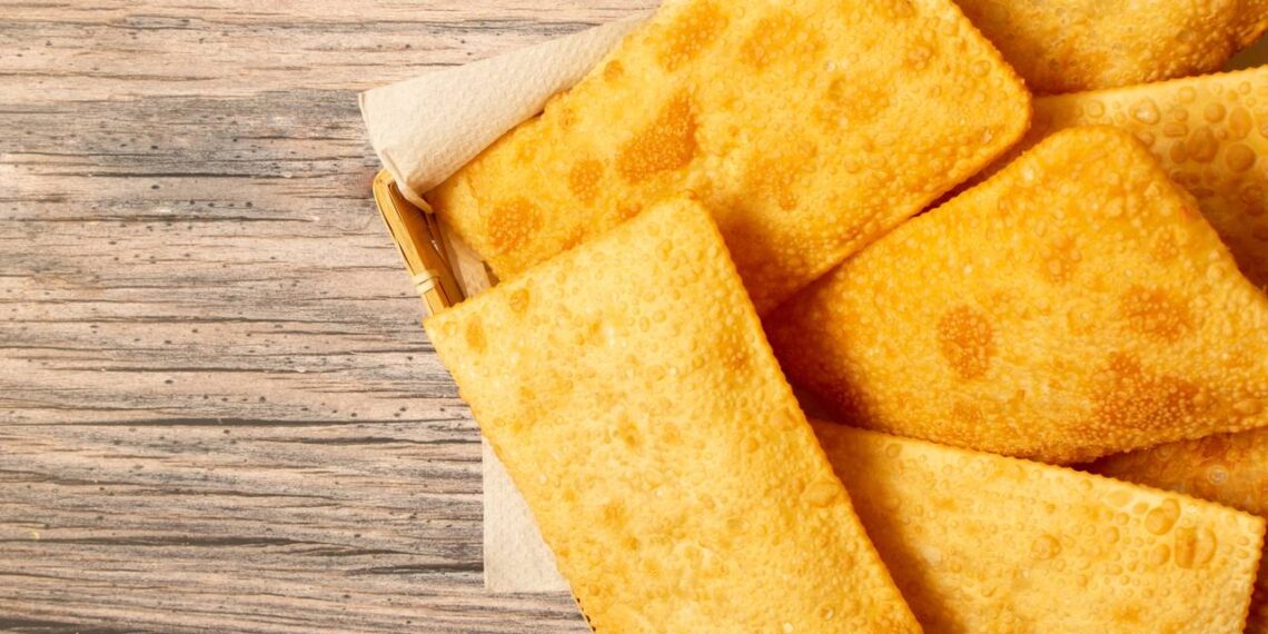 Faça recheados pasteis caseiros sem dificuldade em 8 minutos