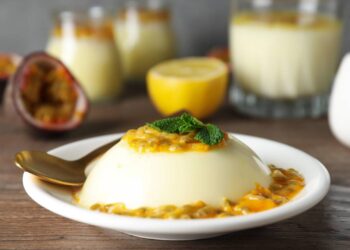 Aprenda a fazer um cremoso mousse de maracujá em menos de 30 minutos