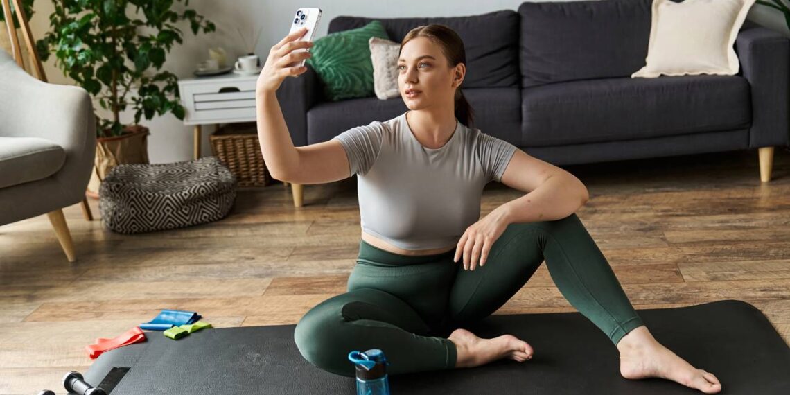 3 exercícios para fazer sentado que fortalecem o abdômen e são perfeitos para quem tem mais de 50