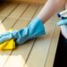 Nem lustra-móveis, nem óleo de peroba: truque com item de maquiagem que deixa madeira brilhando