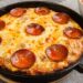 Pizza de frigideira fica pronta em 15 minutos e rivaliza com preparo no forno