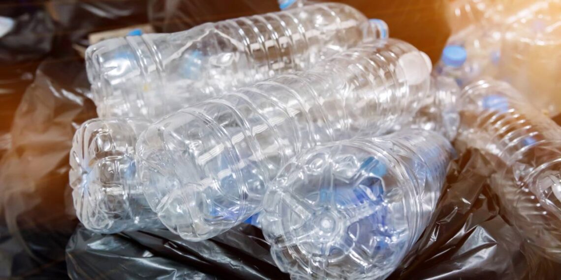 Como fazer a luminária de nuvem que viralizou utilizando garrafa PET