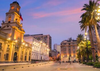 Capital impressiona visitantes com sua combinação surreal de modernidade e tradição