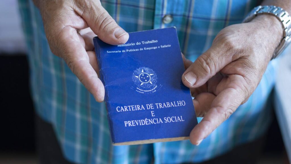 Salário mínimo sobe para R$ 2.275 após decisão do governador e se torna o mais alto do país em 2025, quase 50% acima do salário mínimo nacional