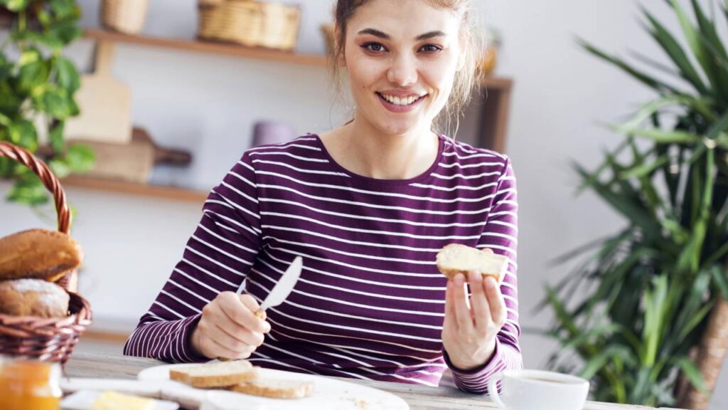 Aprenda a fazer um saboroso pão de colher para acompanhar o café da manhã