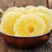 Para dormir melhor, você deve comer esta fruta rica em vitamina C no jantar