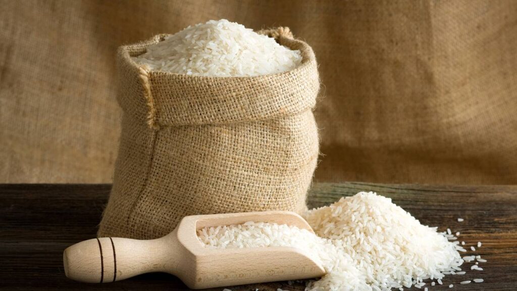 Jeito certo de guardar arroz na geladeira e no armário