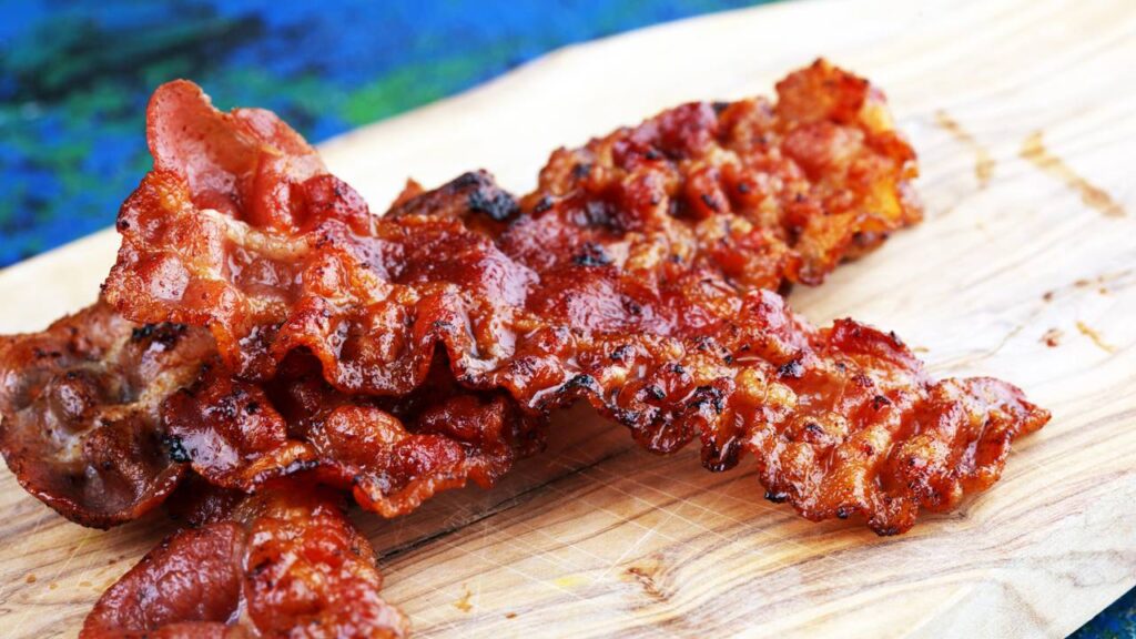 Deixe o bacon crocante e menos gorduroso preparando dessa forma