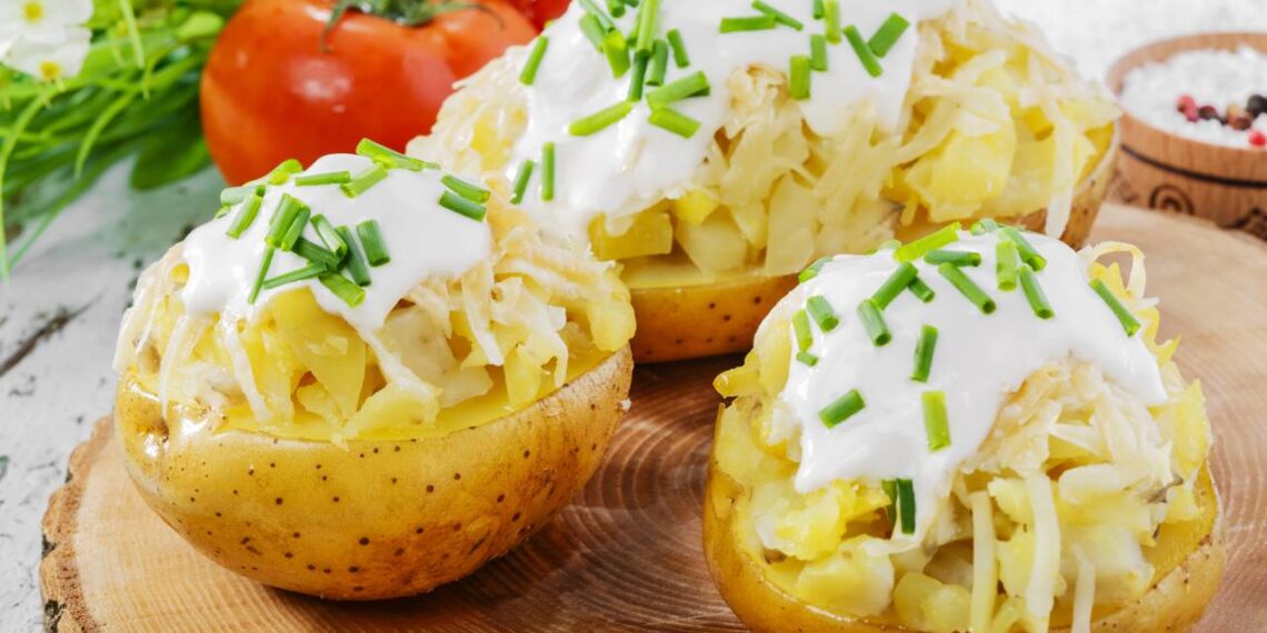 Conforto na hora da fome: batata recheada pronta em minutos