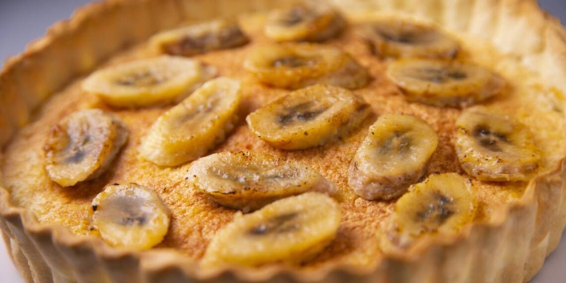 Sem forno, sem açúcar: esse bolo de banana de apenas 3 ingredientes vai te surpreender