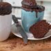 A receita de bolo de caneca que fica pronta em 3 minutos e mata a vontade de doce