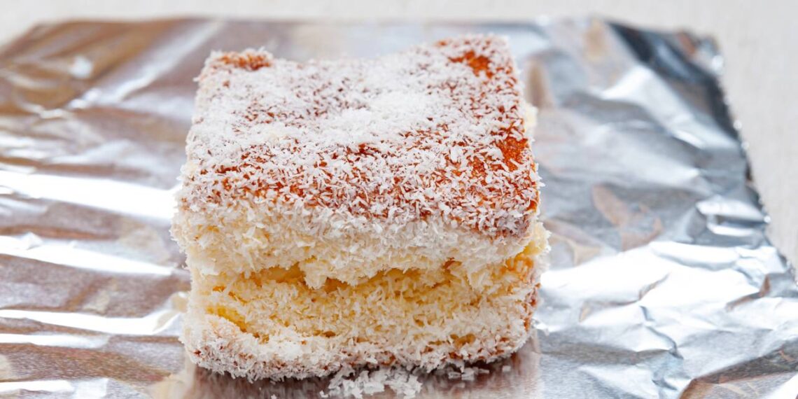 Aprenda a fazer um delicioso bolo de coco gelado para dias quentes