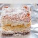 Aprenda a fazer um delicioso bolo de coco gelado para dias quentes