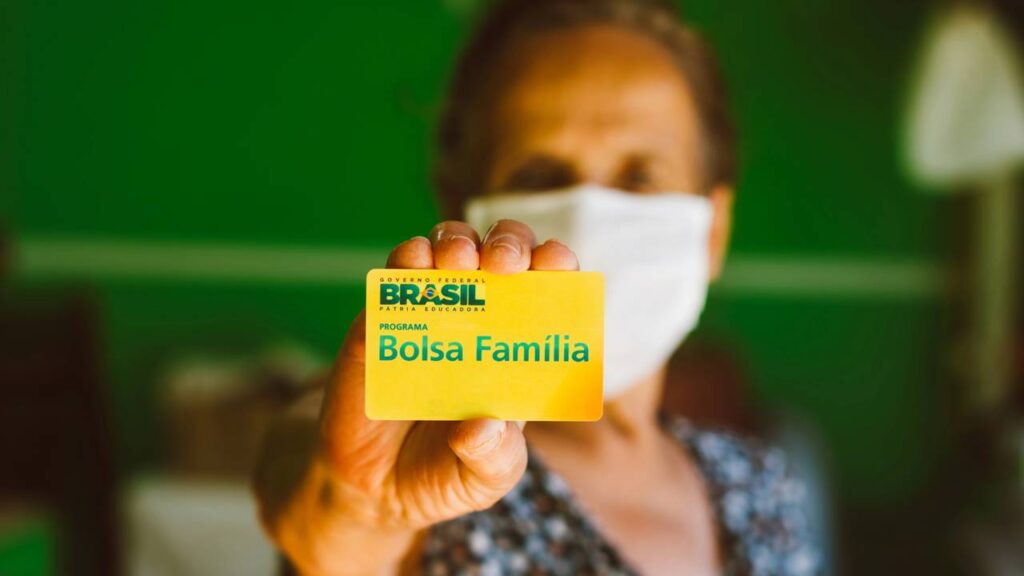 Bolsa Família: beneficiários com NIS final 6 recebem segunda-feira (24)