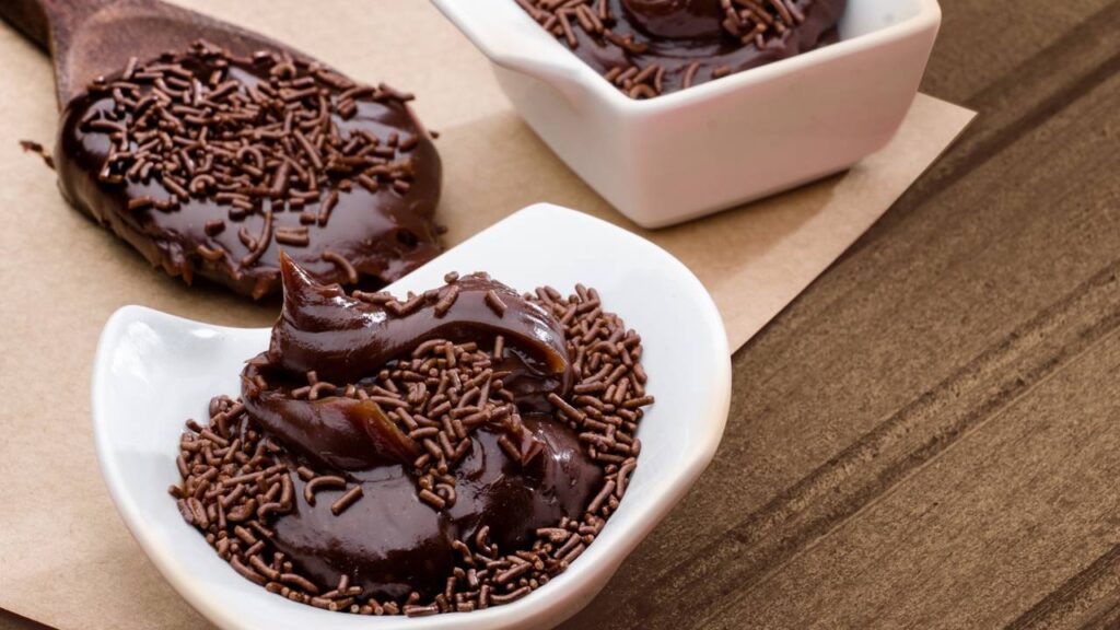 Prepare um delicioso brigadeiro de colher em somente 5 minutos