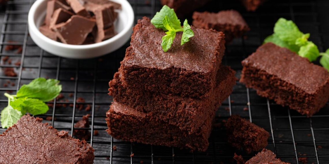 Brownie delicioso sem farinha, sem açúcar e fica pronto em 5 minutos
