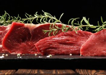 Truque de restaurante para deixar a carne mais macia com bicarbonato