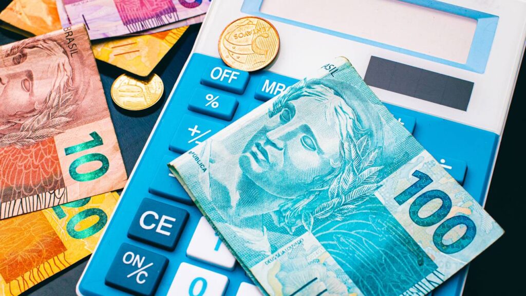 Você gasta mais do que recebe? Pesquisa revela a situação financeira dos brasileiros