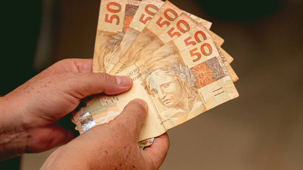 Quando o novo salário mínimo de R$ 1.631 entrará em vigor?