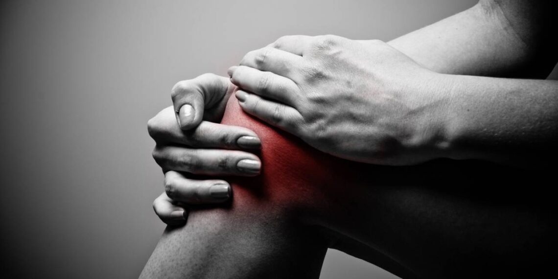 5 exercícios que fortalecem os joelhos e previnem dores com movimentos simples