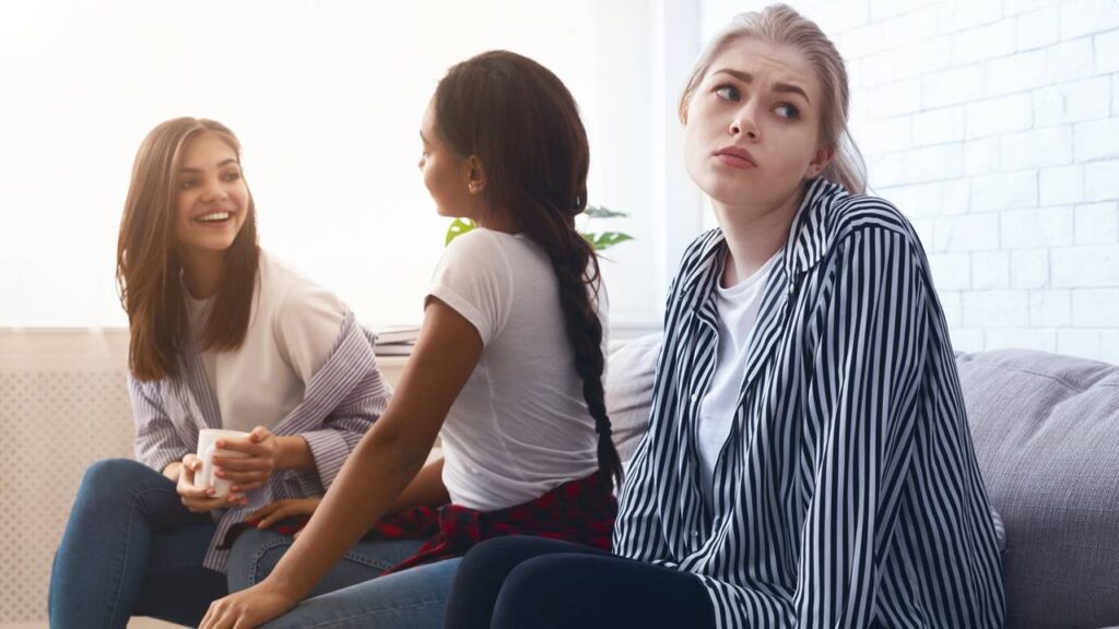 O que significa quando alguém te ignora de propósito, segundo psicologia