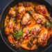 Essa receita de frango mineiro com ora-pro-nóbis melhora qualquer refeição