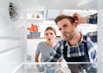 Por que sua geladeira faz estalos à noite e como resolver isso, segundo técnico