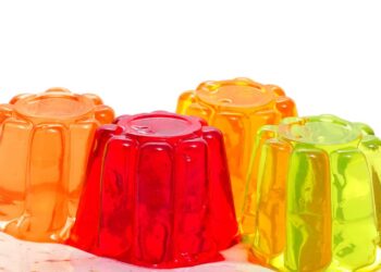 Sobremesa de gelatina com 3 ingredientes que fica cremosa e pronta em poucos minutos