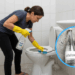 Misturinha caseira para limpar o banheiro e tirar o cheiro de esgoto