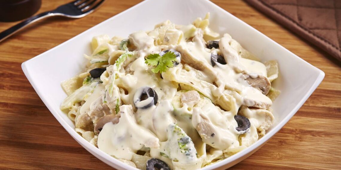 Receita de macarrão cremoso com atum e queijo para um jantar perfeito