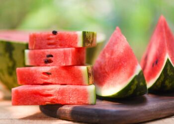 O segredo para plantar melancia em casa e ter frutos doces