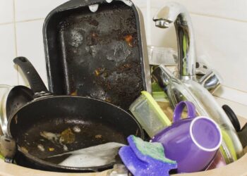Removedor de gordura pesada caseiro limpa fogão, azulejos e rejuntes com baixo custo