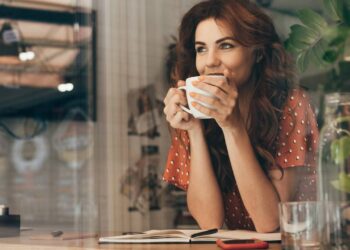 Começar o dia com frases positivas transforma sua mente e melhoram a confiança