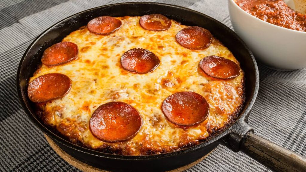 Pizza de frigideira rápida e irresistível pronta em apenas 10 minutos
