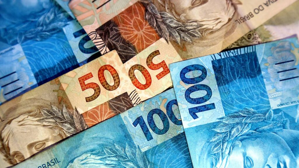 Reajuste do salário mínimo em 2025 traz mudanças nos contracheques e benefícios