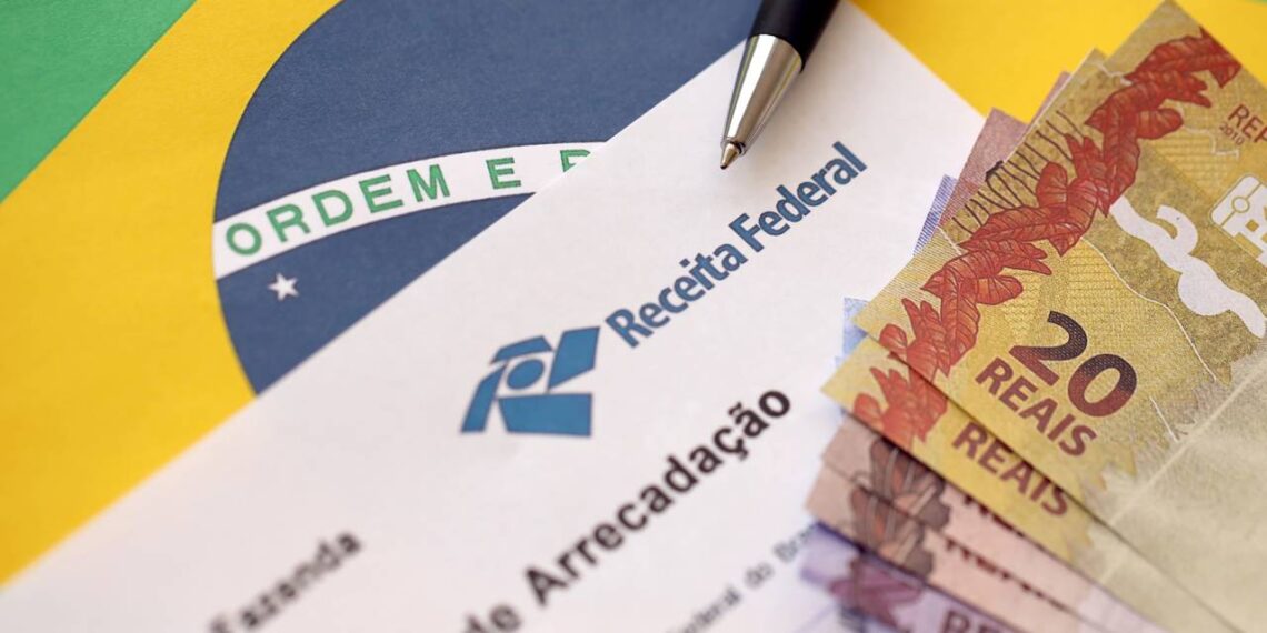 Comunicado urgente da Receita deixa brasileiros de alta renda em pânico