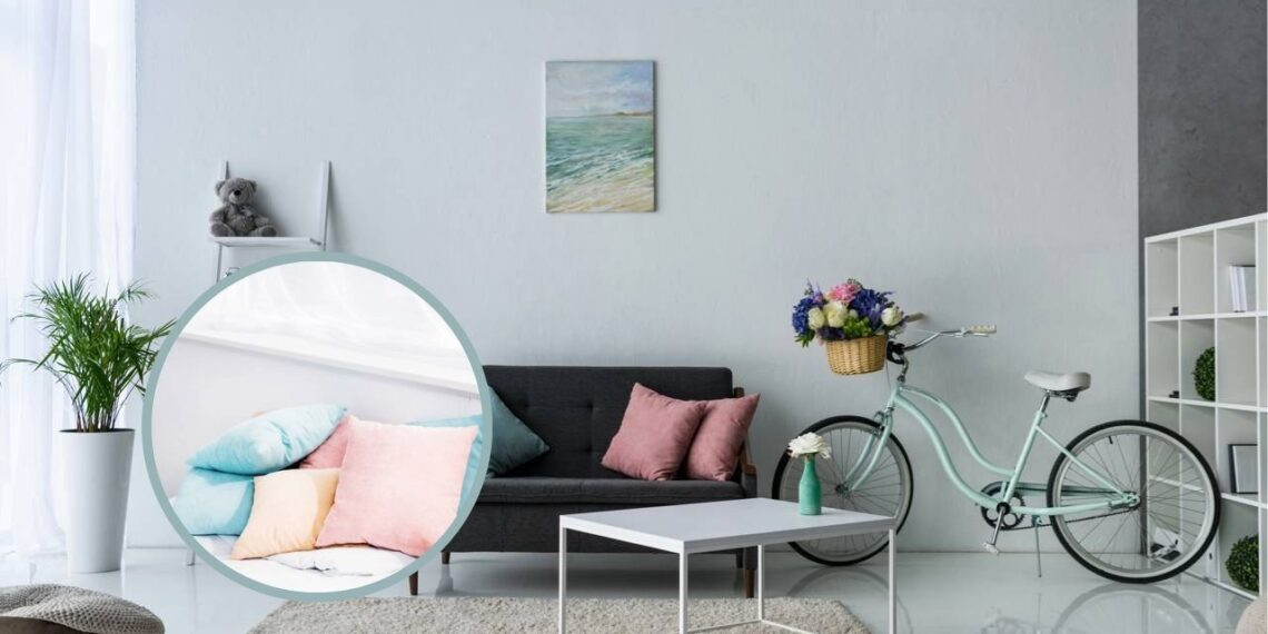 Dica simples para renovar o visual da sala usando só almofadas