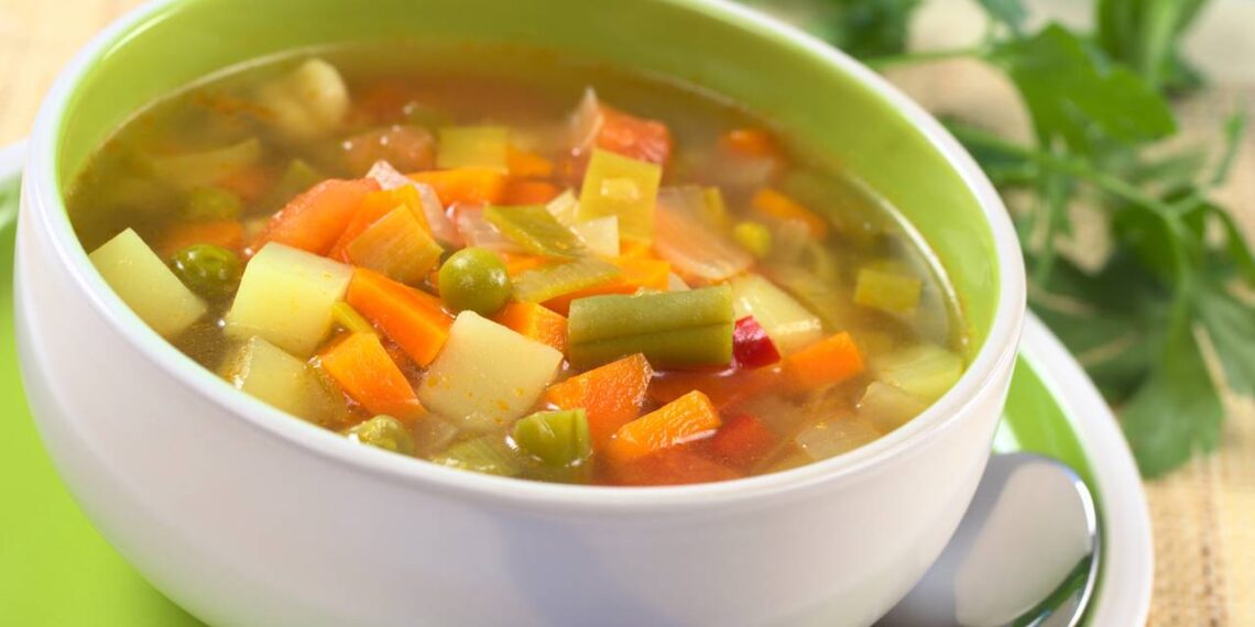 Receita de sopa de legumes é a escolha perfeita para dias mais frios