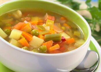 Receita de sopa de legumes é a escolha perfeita para dias mais frios