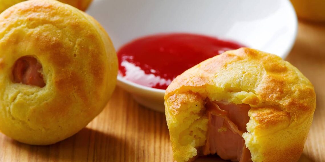 Em menos de 40 minutos, a torta de salsicha no liquidificador fica pronta para o jantar