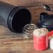 Você sabe como é feito o suplemento whey protein? O Manual do Mundo explica