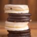 Aprenda a fazer alfajores caseiros com ingredientes que você tem no armário em 10 minutos