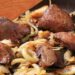 Frango na frigideira em 15 minutos vira jantar rápido de dezembro