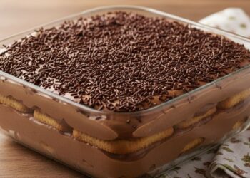 Pavê de chocolate delicioso sem leite condensado para o Natal