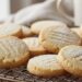 Como fazer biscoito de 3 ingredientes sem batedeira e em poucos minutos