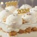 Sobremesa de Ano-Novo com 3 ingredientes: sorvete, creme e biscoito