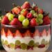 Sobremesa natalina de morango, uva e chocolate para você surpreender a família toda com um sabor inesquecível