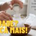 O truque da vovó com sal grosso que elimina cheiro de fritura e umidade da cozinha, usando apenas um ingrediente que você encontra no supermercado