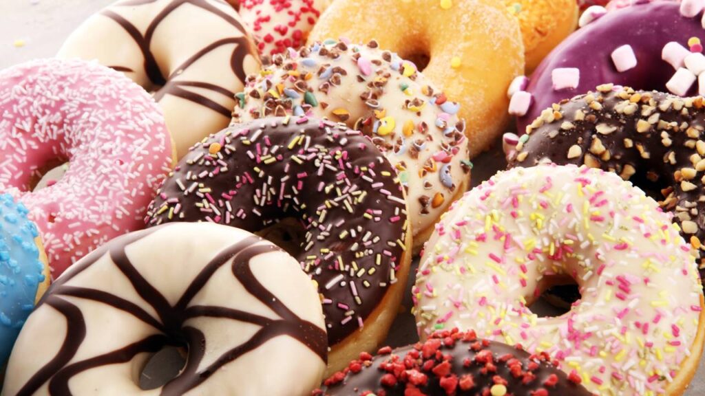 Receita de donuts caseiros para sobremesas irresistíveis prontos em menos de 20 minutos